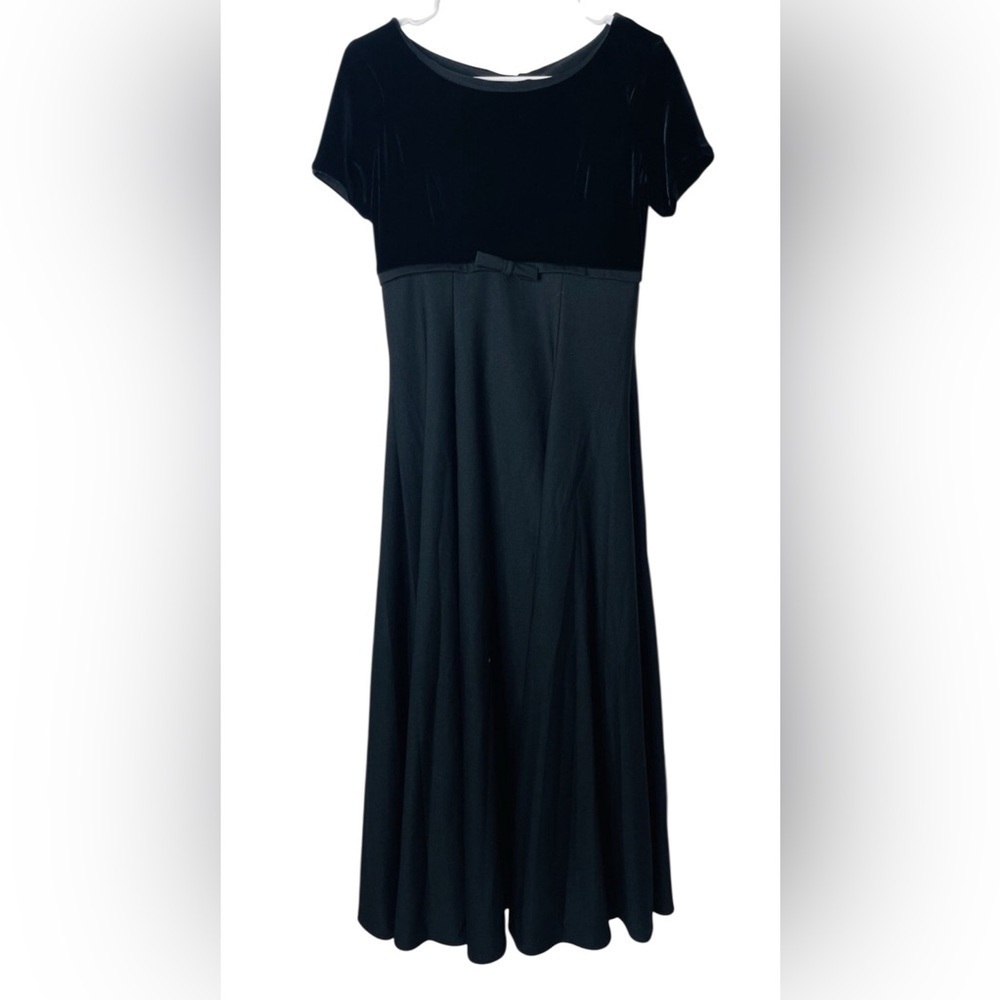 Performance formal gown black Southeastern size 10 Short Sleeves Velvet Bodice